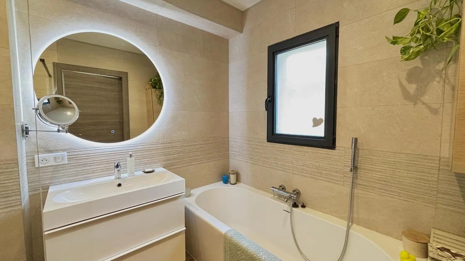 Villa L'Essence Du Sud Avec 4 Suites, Piscines Et Four A Pizza Opio